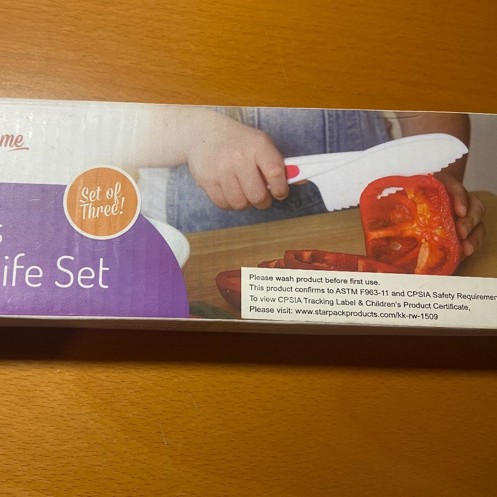 StarPack Children's plastic knife set of three NWT